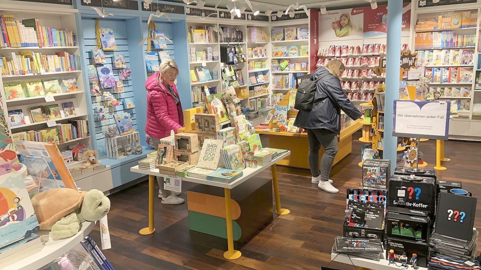 Mehr Platz gibt es jetzt für die Sortimentsbereiche Kinder- und Jugendbuch sowie Spielwaren. Foto: H. Müller