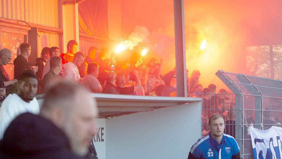 Beim Kickers-Spiel gegen Atlas waren auch wieder viel Emotionen im Spiel. Foto: Doden/Emden