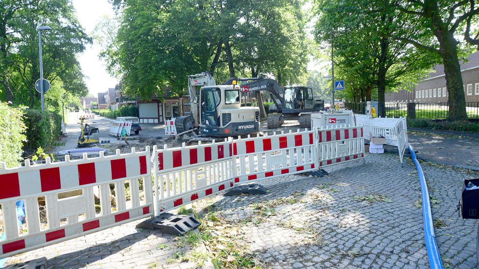 Die Arbeiten an der Schmutzwasserkanalisation in der Hamhuser Straße laufen seit einigen Tagen. Foto: F. Doden