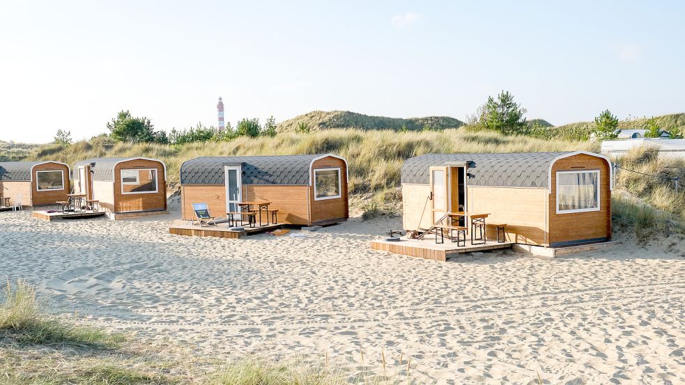 Alle gleich groß: In den Lodges ist Platz für vier oder zwei Personen. Foto: Dünencamping