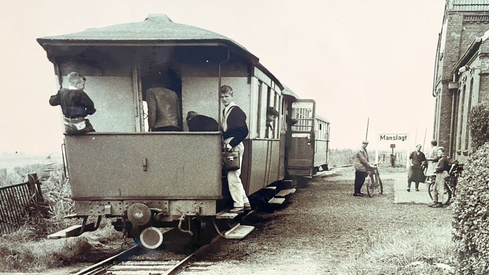 "Jan Klein" am Bahnhof von Manslagt. Foto: privat