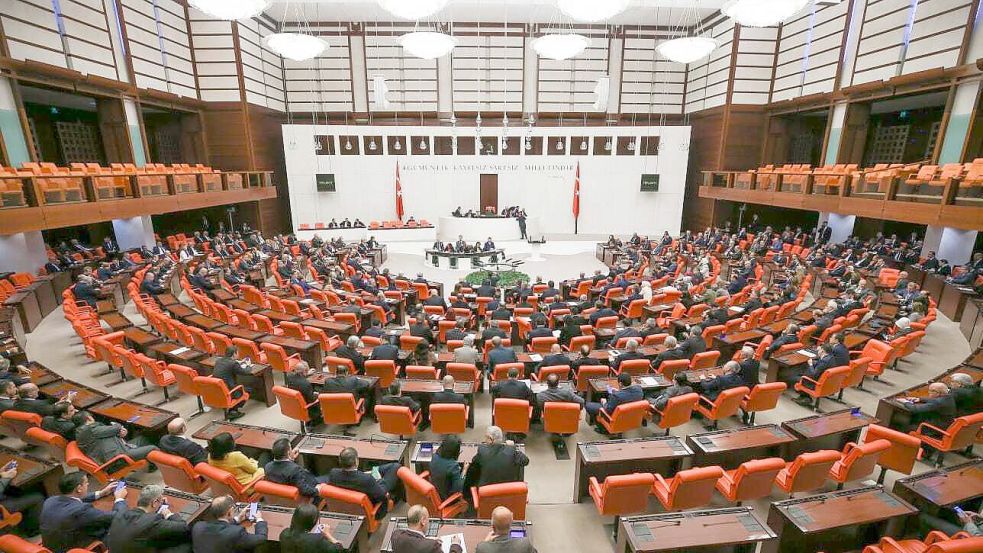 Vier der Deutsch-Türken im Parlament in Ankara sind Mitglieder der AKP von Erdogan. Foto: dpa/Grand National Assembly of Turkey Twitter