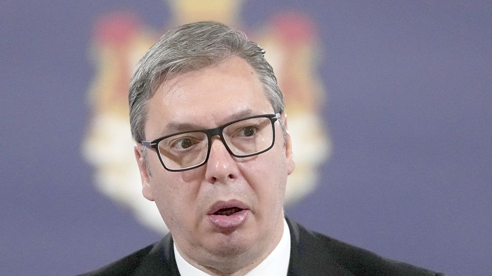 Die serbische Regierung um Präsident Vucic will Staatsmitarbeiter bei öffentlichen Auftritten zwingen, für ihn zu jubeln. Foto: dpa/Darko Vojinovic