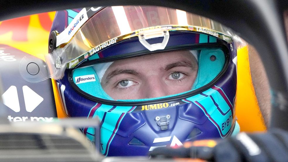 Formel-1-Weltmeister Max Verstappen behält den WM-Kampf im Blick. Foto: Lynne Sladky/AP/dpa