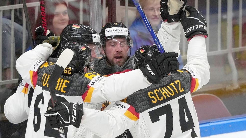 Deutschland richtet die Eishockey-Weltmeisterschaft 2027 aus. Foto: Roman Koksarov/AP/dpa