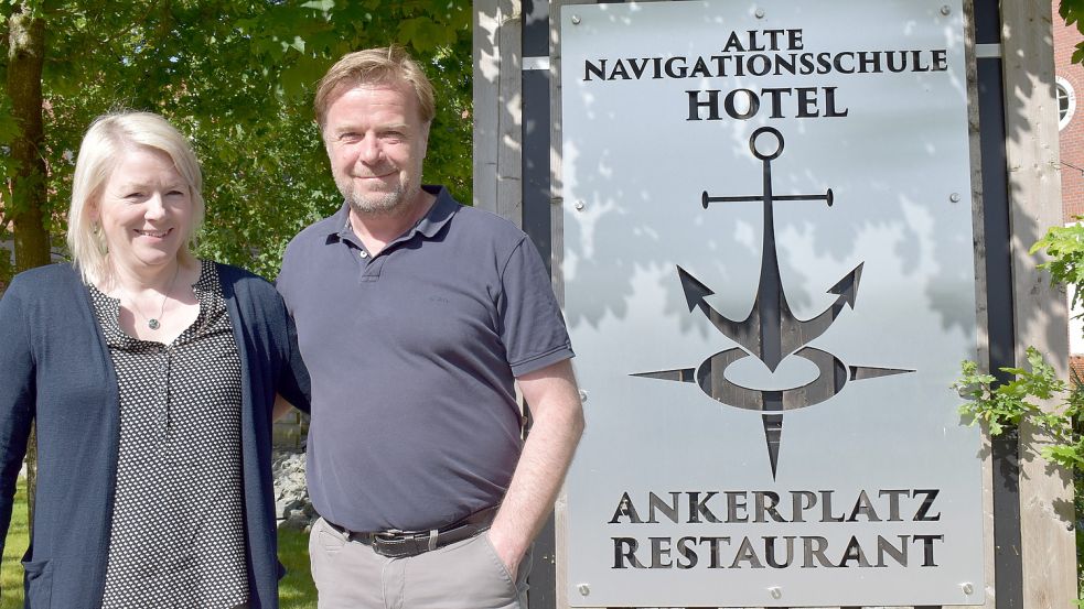 Silke Plaisir und ihr Mann und Rechtsbeistand Niels Plaisir sind sehr glücklich darüber, dass das Restaurant wieder öffnen darf. Fotos: Zein