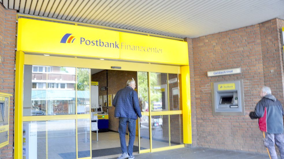 Am Samstag soll die Postbank-Filiale am Bahnhof wieder geschlossen bleiben. Foto: Wolters