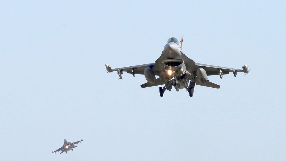 F-16-Kampfjets der US-Luftwaffe während einer Luftwaffenübung. Foto: Ahn Young-joon/AP/dpa