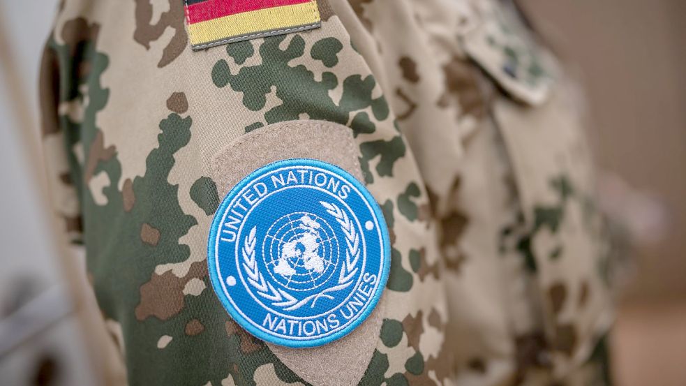 Das Schulterpatch der MINUSMA Mission der Vereinten Nationen UN an einem Bundeswehr Soldaten im Bundeswehr Feldlager Camp Castor. Foto: Michael Kappeler/dpa