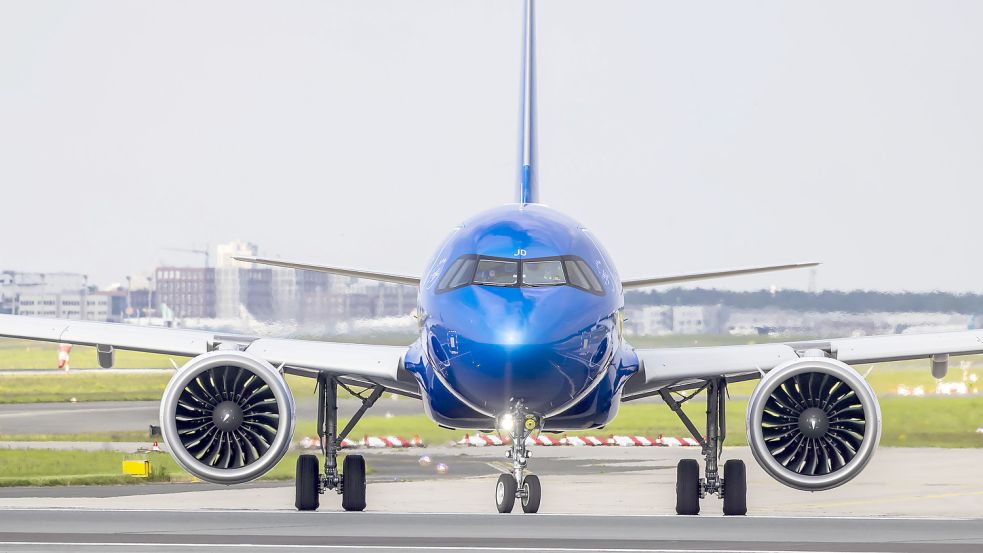 Ein Flugzeug des Typs A320 NEO von ITA Airways nach der Landung in Frankfurt. Foto: imago images/Arnulf Hettrich