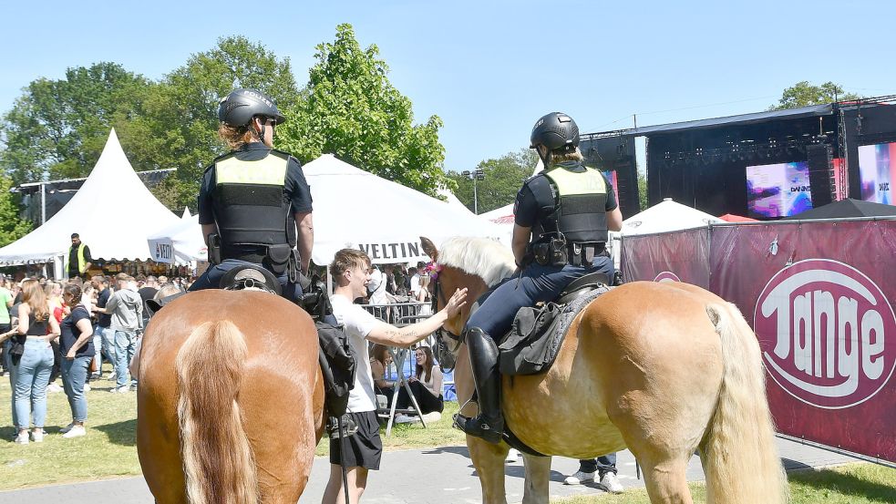 Die Polizei war beim Frühtanz in Tage im Einsatz. Foto: Hellmers