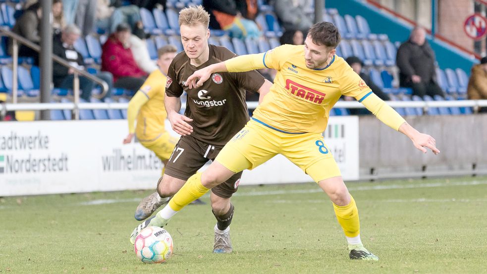 Efkan Erdogan (rechts) spielt seit 2018 in der Regionalliga – zuletzt für Atlas Delmenhorst. Foto: Imago