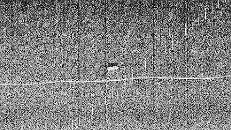 Diese Sonar-Aufnahme wurde 1998 von einem Wrack gemacht, das auf 2563 Metern liegt und möglicherweise die „Melanie Schulte“ sein könnte. Foto: National Oceanography Centre