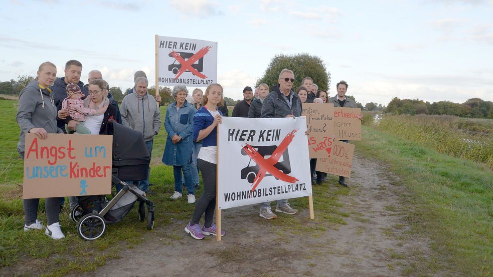 Direkt am Sauteler Kanal sollte auf einem Stück Grünland ein Wohnmobilplatz entstehen. Anwohner hatten sich im vergangenen Herbst dagegen aufgelehnt. Foto: Lüppen