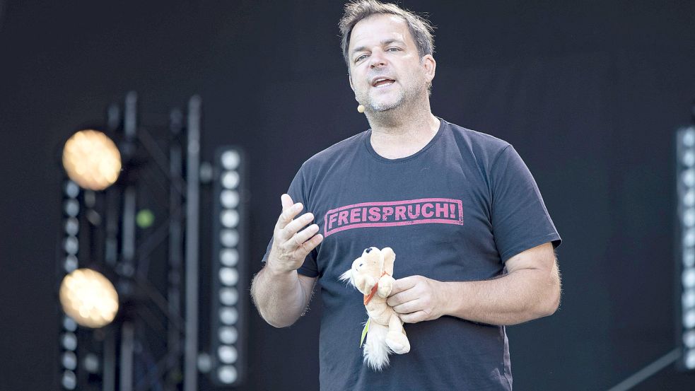 Martin Rütter spricht bei seiner Bühnenshow „Der will nur spielen“ über die Zustände in der Welpenzucht. Foto: IMAGO IMAGES/Future Image