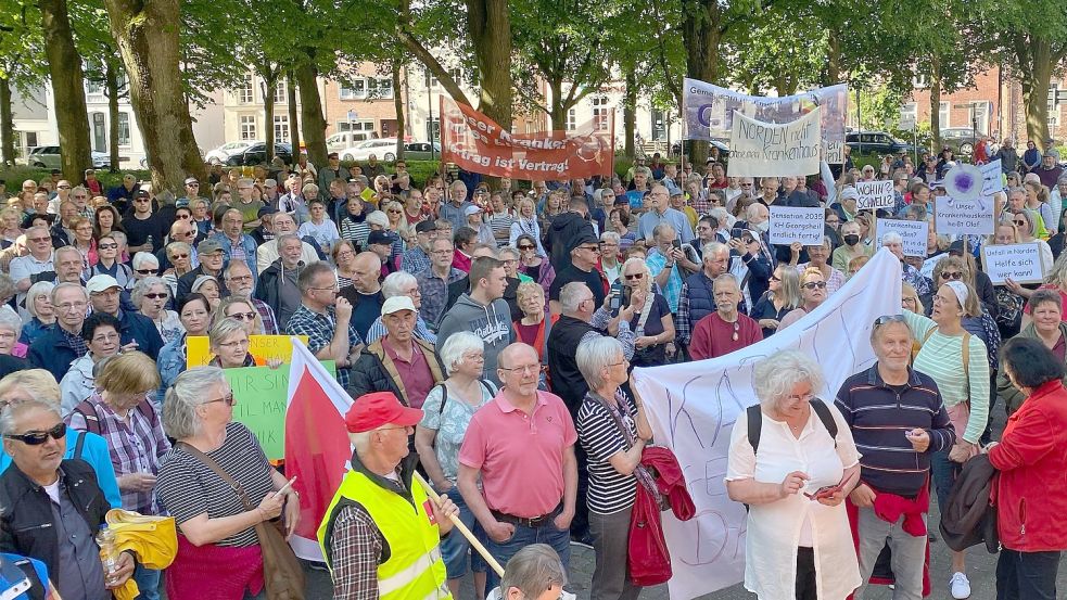 Auf dem Norder Marktplatz gab es eine Kundgebung. Foto: Holger Janssen