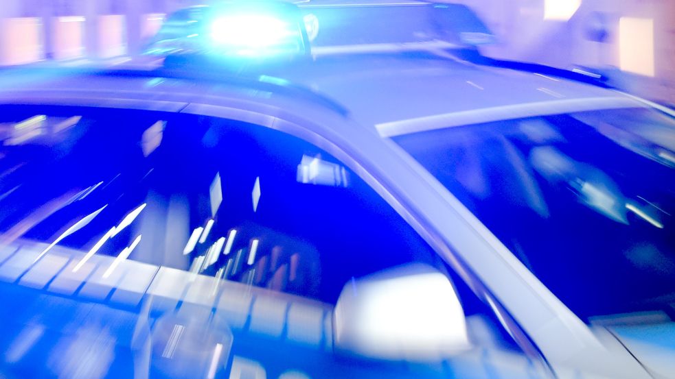 Zwei Männer haben am Montagabend eine Tankstelle an der Kirchhuchtinger Landstraße in Huchting überfallen. Die Polizei fahndet jetzt nach zwei zwischen 18 und 25 Jahre alten Tätern. Foto: Carsten Rehder / dpa