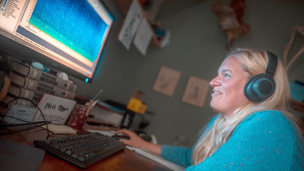 Auch im Homeoffice analysiert die 43-Jährige Unterwasser-Schallereignisse.