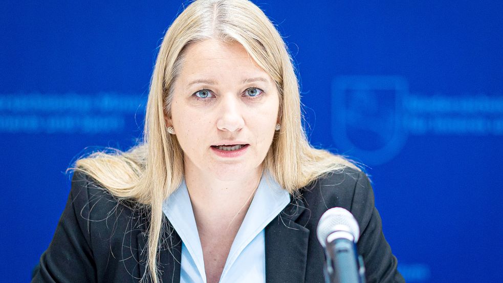 Macht Banken und Sparkassen eine klare Ansage: Niedersachsens Justizministerin Kathrin Wahlmann (SPD). Foto: Moritz Frankenberg/dpa