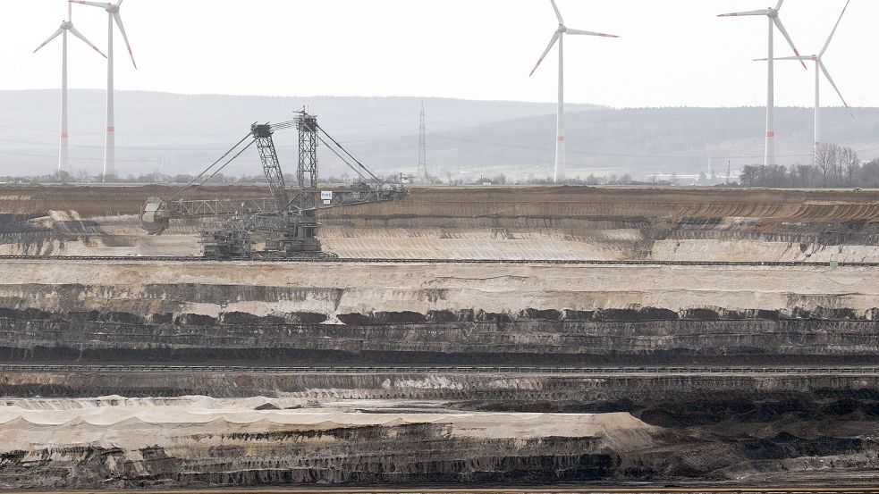 Der Braunkohletagebau Inden in Nordrhein-Westfalen. Deutschland will idealerweise bis 2030 aus der eigenen Kohleproduktion aussteigen. Dafür wird die Kohle dann unter anderem aus Kolumbien importiert. Und das Problem damit nur ausgelagert. Foto: dpa/Federico Gambarini