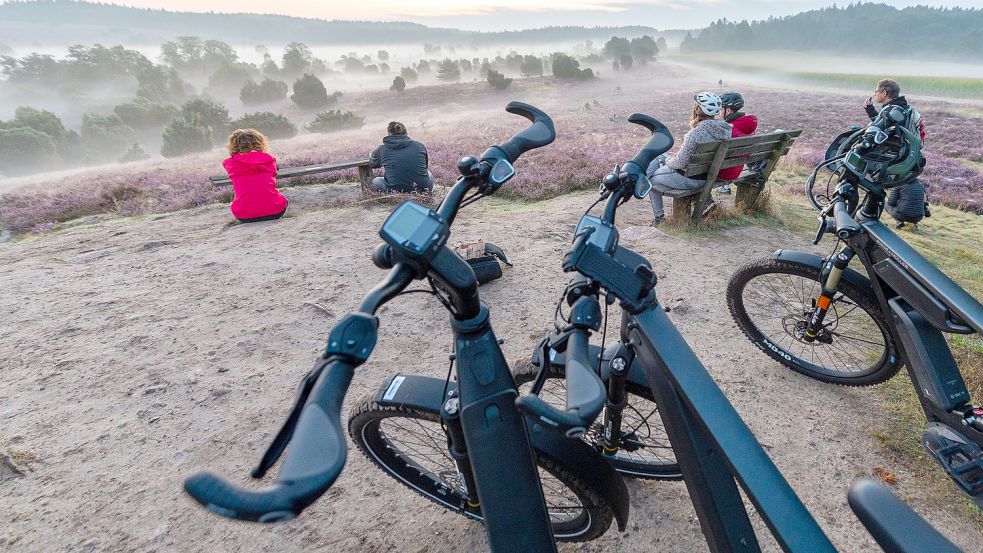 Das E-Bike wird in Niedersachsen zunehmend beliebter – aber laut Umfrage offenbar nicht überall im Bundesland. Foto: Schulze/DPA