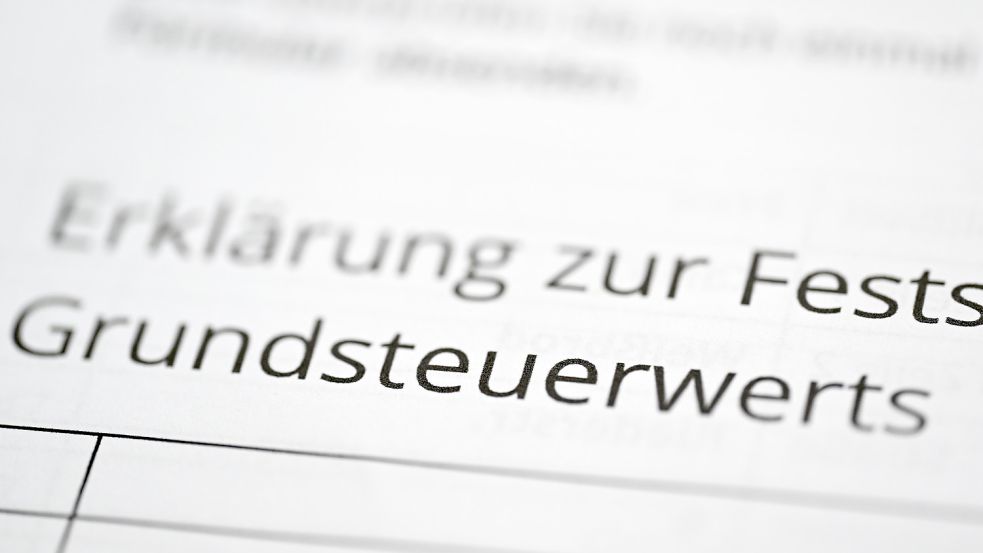 Viele Hausbesitzer in Niedersachsen haben ihre Grundsteuererklärung längst abgegeben, erhalten aber dennoch von ihrem Finanzamt Erinnerungsschreiben. Foto: Bernd Weißbrod/dpa