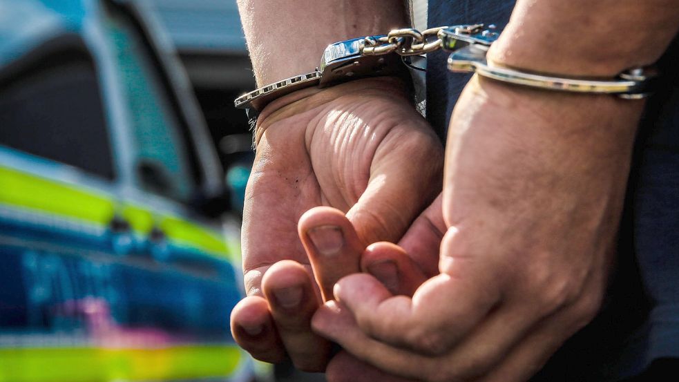 Im Mai wurde ein 83-jähriger Mann über zwei Tage gefesselt in einer Gartenparzelle in Bremen festgehalten. Nun konnte der mutmaßliche Täter gefasst werden. Foto: imago images / Fotostand