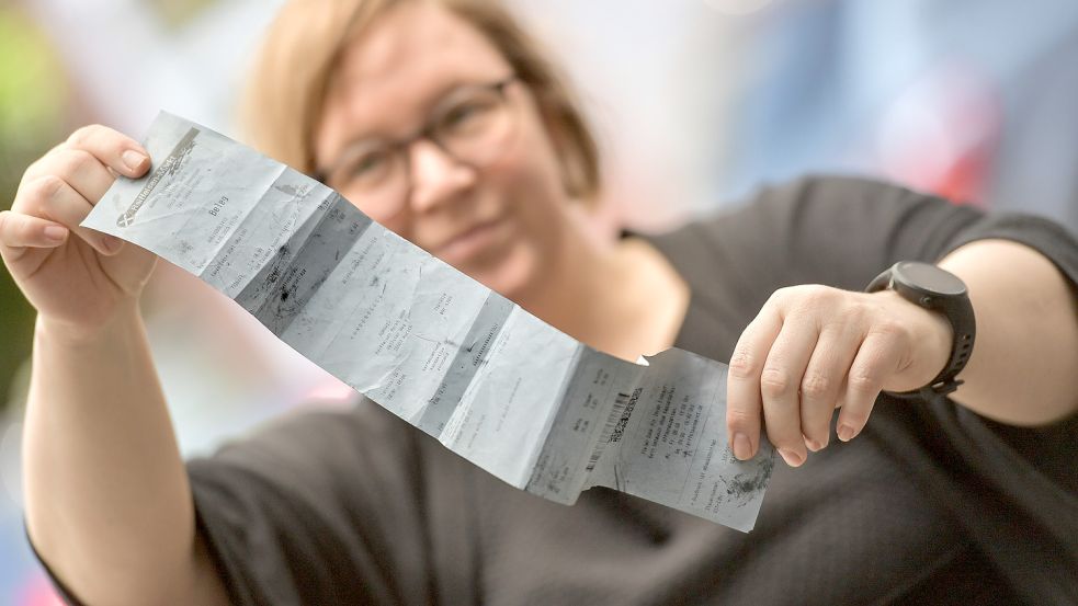 Nicht schön, aber 50 Zentimeter lang – diesen Thermobeleg des Raiffeisen-Marktes schickte ein Leser an die Redaktion. Foto: Ortgies