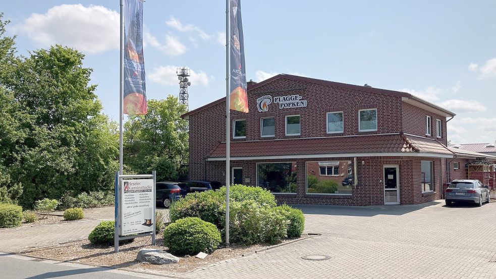 Das Heseler Kaminstudio, An der Fabrik 9 in Hesel, bietet eine große Auswahl an Kamin- und Pelletöfen. Foto: Rull