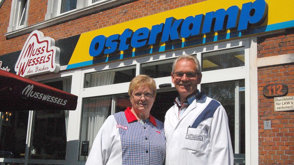 Seit 14 Jahren führen Angelika und Johannes Osterkamp das Geschäft in Haxtum. Zum Monatsende ist Schluss. Foto: Luppen