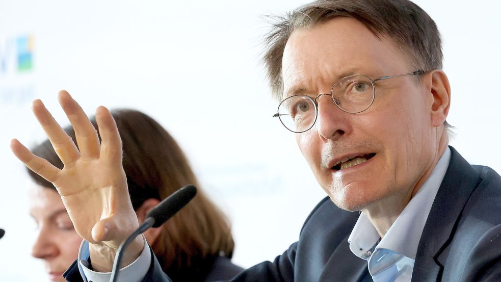 Gesundheitsminister Karl Lauterbach (SPD) will einen nationalen Hitze-Notfallplan aufstellen Foto: dpa