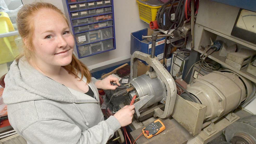 Hanna Lüpkes ist erst 24 Jahre alt und schon Elektromeisterin. Foto: Ortgies