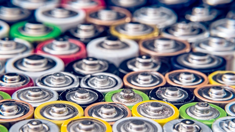 Nur jede zweite Batterie wird in Deutschland fachgerecht entsorgt, besagen Zahlen der Deutschen Umwelthilfe. Foto: unsplash/Roberto Sorin