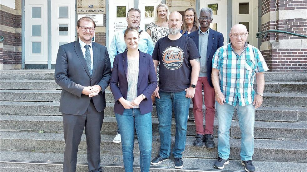 Der Rat der Stadt Emden stimmte dem Personalwechsel rund um Martje Merten (Zweite von links) am Montag zu (von rechts) Erich Bolinius (FDP), Abdou Ouedraogo (Grüne), Maria Winter (SPD), Lars Mennenga (Die Fraktion), Andrea Risius (CDU) und Michael Martens (GfE). Foto: Hanssen