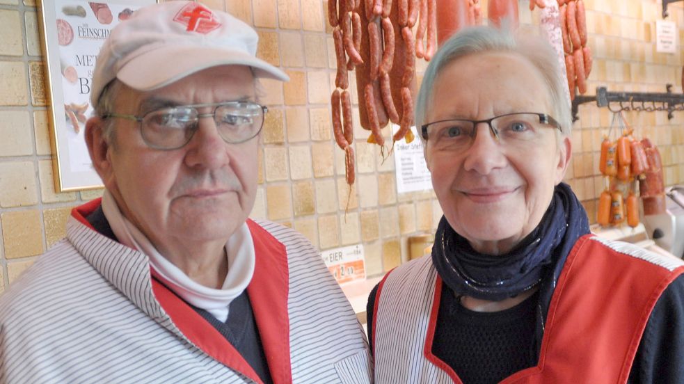 Rudolf und Frieda Stumpf aus Leer feiern ihre diamantene Hochzeit. Das Bild zeigt sie im Jahr 2016 in ihrer Schlachterei. Foto: Wieking/Archiv