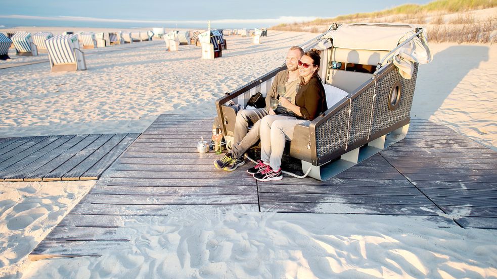 Schlafstrandkörbe gibt es unter anderem auf Norderney und in Harlesiel. Foto: Hauke-Christian Dittrich/DPA/Archiv