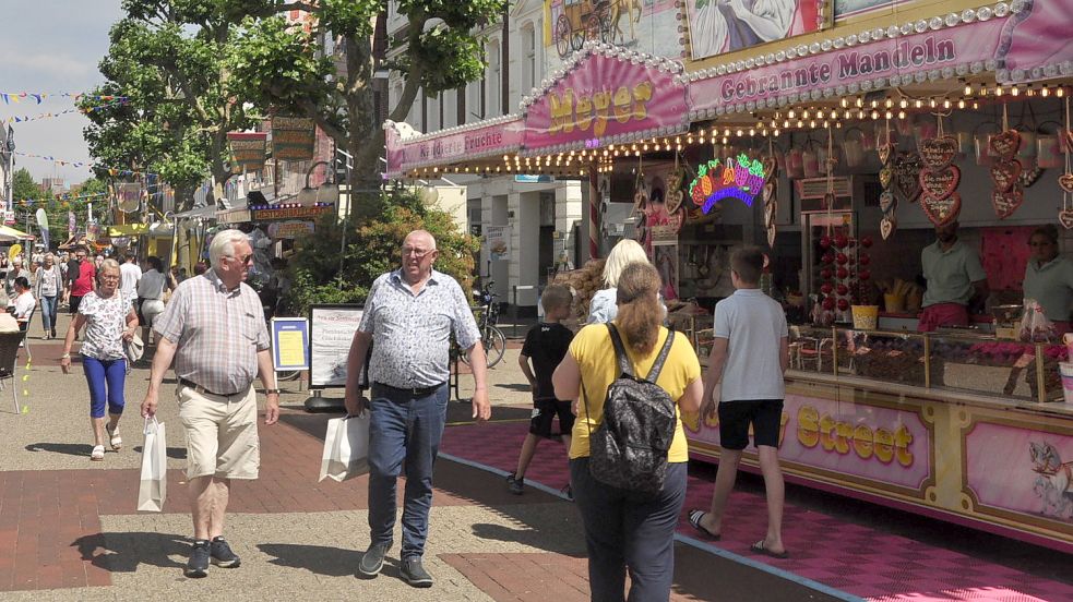 Zahlreiche Stände sind in der Stadt aufgebaut. Foto: Wolters