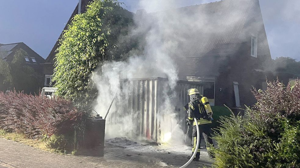 In Süderneuland I brannte es auf einem Baustellengelände. Foto: Feuerwehr