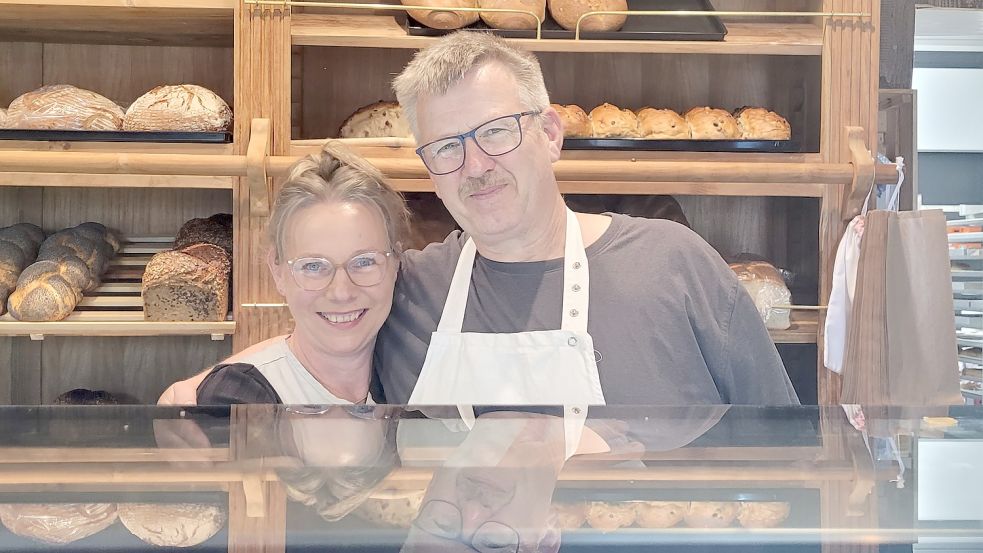 Karl-Heinz Ubben und Ehefrau Bettina betreiben die Warfbäckerei in Woltzeten.
