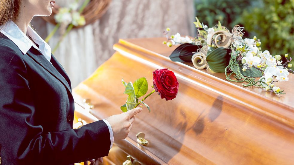 In Ecuador wurde eine Frau versehentlich lebendig begraben. Foto: imago images/Panthermedia