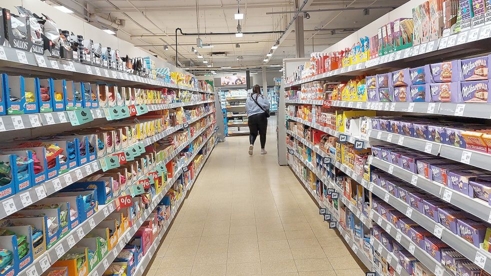 Der Emder Rewe-Markt soll erst im Herbst auf kompletter Einkaufsfläche eröffnen. Foto: Archiv