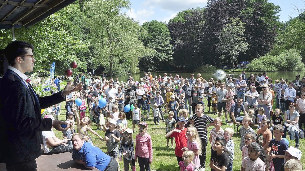Das Julianenparkfest in Leer lockt immer Tausende Besucher an. Foto: Wolters/Archiv