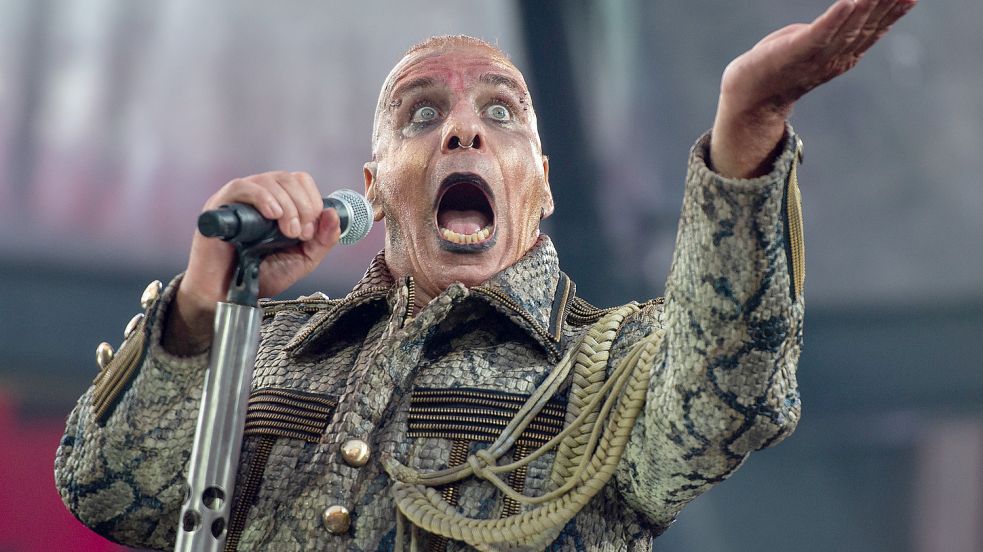 Mehrere Frauen hatten schwere Vorwürfe gegen Rammstein-Frontmann Till Lindemann erhoben. Foto: dpa/Christophe Gateau