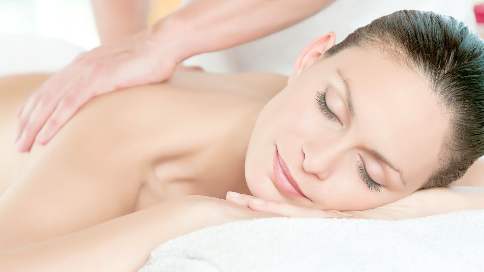 Das Team von "Benefit & Balance" bietet die verschiedensten wohltuenden Massagen an. Foto: Shutterstock