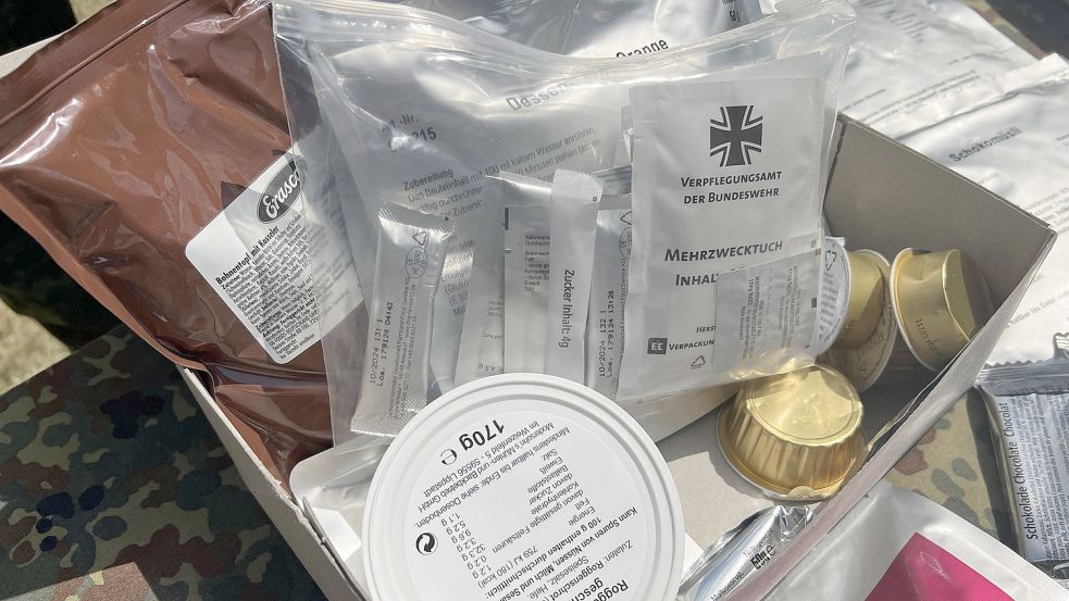 Alles drin für einen Tag: Eine Einpersonenpackung der Bundeswehr. Foto: Imago Images/Sven Simon