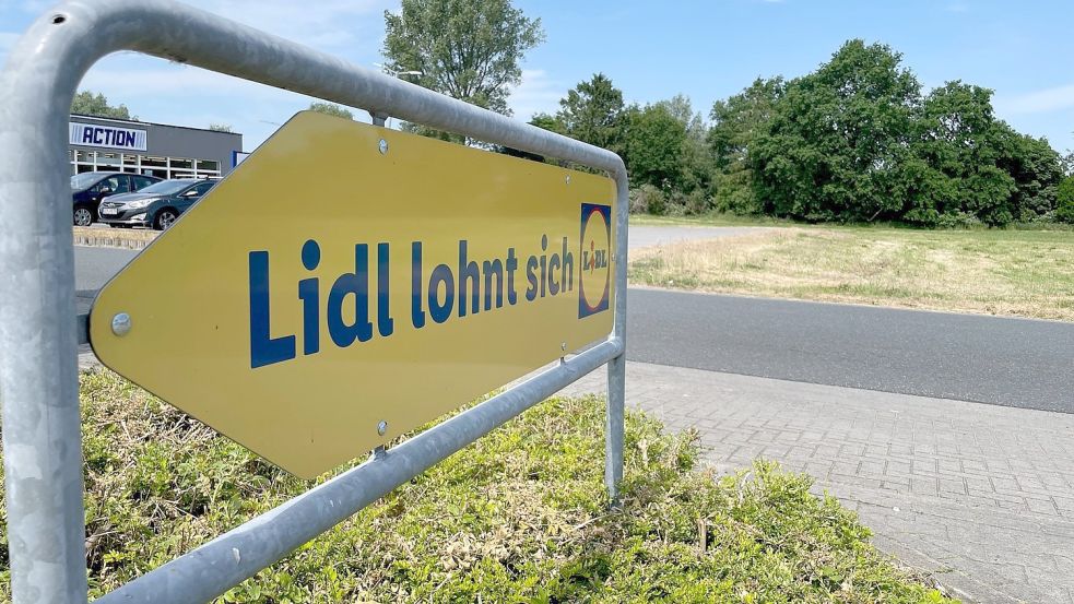Wenn alles nach Plan läuft, dürfte das Lidl-Schild an der Rosmarinheide in Rhauderfehn bald in die andere Richtung zeigen. Foto: Hellmers