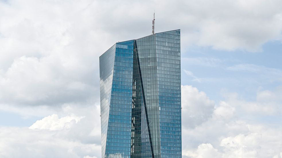 Die Europäische Zentralbank (EZB) in in Frankfurt am Main will die Leitzinsen weiterhin erhöhen, um die Inflation zu senken. Foto: Imago Images/epd/Heike Lyding