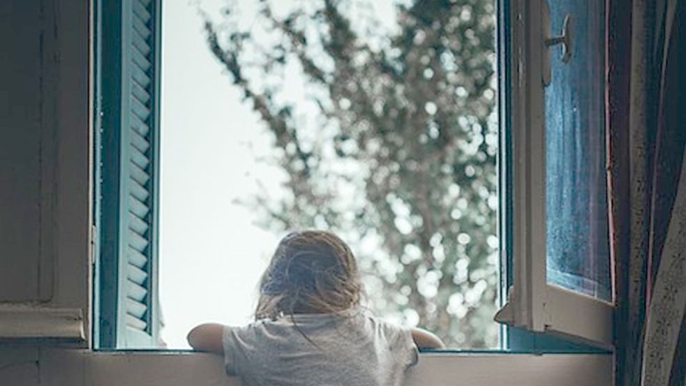 Vom Fenster aus hatte das Mädchen den Mann im Nachbargarten gesehen. Symbolfoto: Pixabay