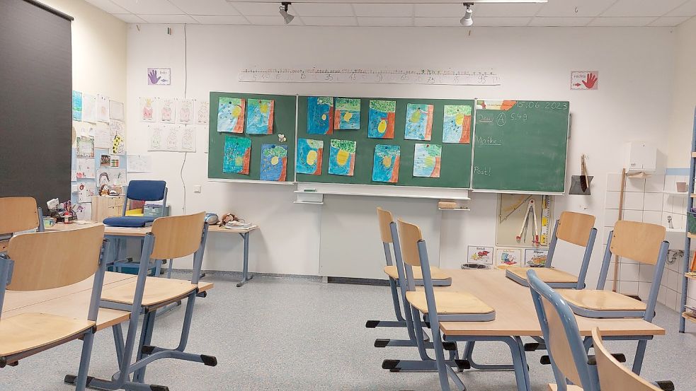 Wie sicher sind die Kinder an der Grundschule Constantia bei dauerhaft ausgeschalteter Brandmeldeanlage? Bevor es zum Ernstfall kommt, soll die Stadt den Mangel beheben, fordert die Politik.