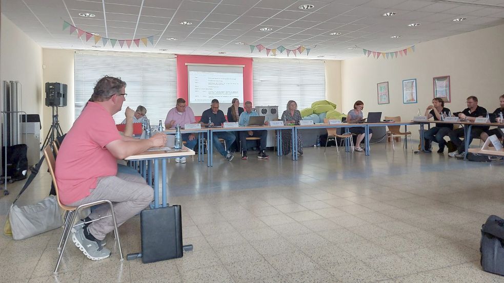 Der Schulausschuss des Rats fand in der Grundschule Constantia statt. Das Gremium besucht alle Schulen abwechselnd, um sich jeweils vor Ort ein Bild von der Situation zu machen.